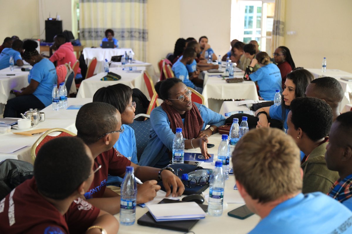 UNVBurundi's tweet photo. Sur la thémathique de gestion des conflits en milieu du travail, quelques recommendations ont été faites:
✅la facilitation par le dialogue
✅la fixation des objectifs entre superviseur et supervisé
✅rester objectif 
✅le respect des points de vue des autres
 #CDLF2022 #unv https://t.co/eF88RBdPpX