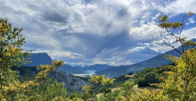 meteofrance's tweet photo. #MeteoDeDemain
🌧Résidus perturbation, encore d'assez fréquentes averses dans l'est, Jura Alpes le matin, Lorraine l'ap-midi.
⛅️Ailleurs, ciel partagé, parfois rares averses.
☁️ Nuages + nombreux l'ap-midi de Normandie à Occitanie et pointe bretonne.
📸Crévoux(05) @infoclimat https://t.co/jm3usbNV9M