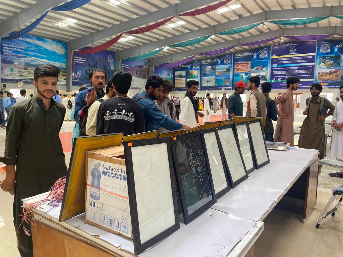 بی ایس او کی جانب سے رہشون سردار عطااللہ خان مینگل کے نام سے منسوب  دورزہ 'بلوچستان کتاب میلہ' کامیابی کے ساتھ اختتام پزیر ہوا۔
کتاب میلے میں طلباء طالبات،اساتذہ سمیت قارئین نے بھرپور شرکت کی۔ کراچی و شال سے درجنوں پبلشرز نے اپنے اسٹالز لگائے جبکہ پینٹنگز کی بھی نمائش ہوئی