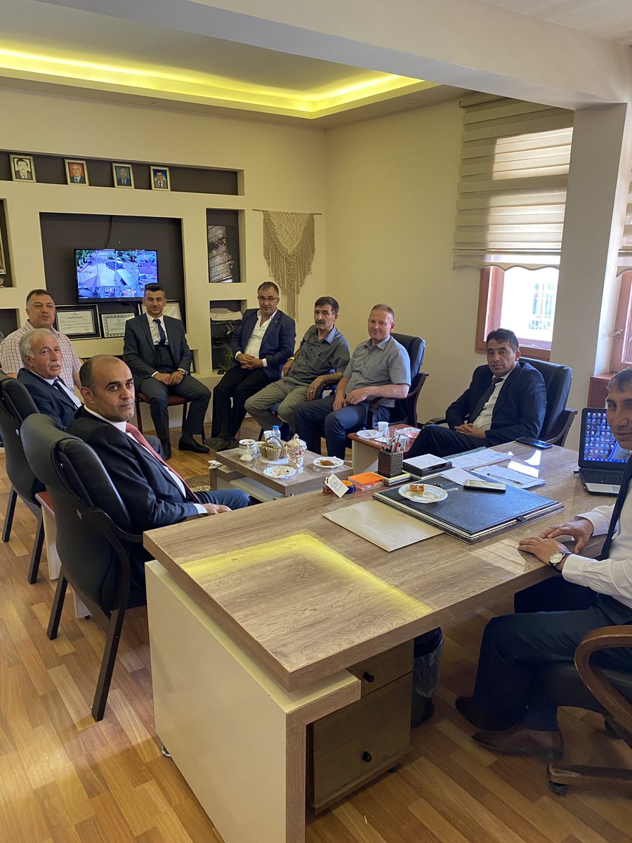Palandokenhem's tweet photo. Palandöken Halk eğitimi merkezi olarak Tortum ve Oltu halk eğitim merkezlerini ziyaret ettik. Misafir perverliklerinden dolayı teşekkür ederiz. @YaviliogluE @HalkTortum @oltuhem25 @hbogm https://t.co/bNZEKp0kpG