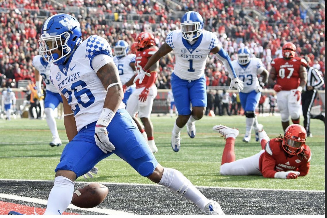 #AGTG After a great conversation with <a href="/vincemarrow/">CoachMarrow</a> I am blessed to announce I have received a PWO from <a href="/UKFootball/">Kentucky Football</a>!!#GoWildcats🔵⚪️
<a href="/UKCoachStoops/">Mark Stoops</a> @CoachUpton <a href="/NatlPlaymkrsAca/">NatlPlaymkersAcademy</a> <a href="/Footwork_King2/">Footwork King</a> <a href="/TWCAFootball/">TWCA Football</a> <a href="/NCEC_Recruiting/">NPA</a> <a href="/hull_kolby/">Kolby Hull</a> <a href="/Jarvisking74/">Jarvis king</a>