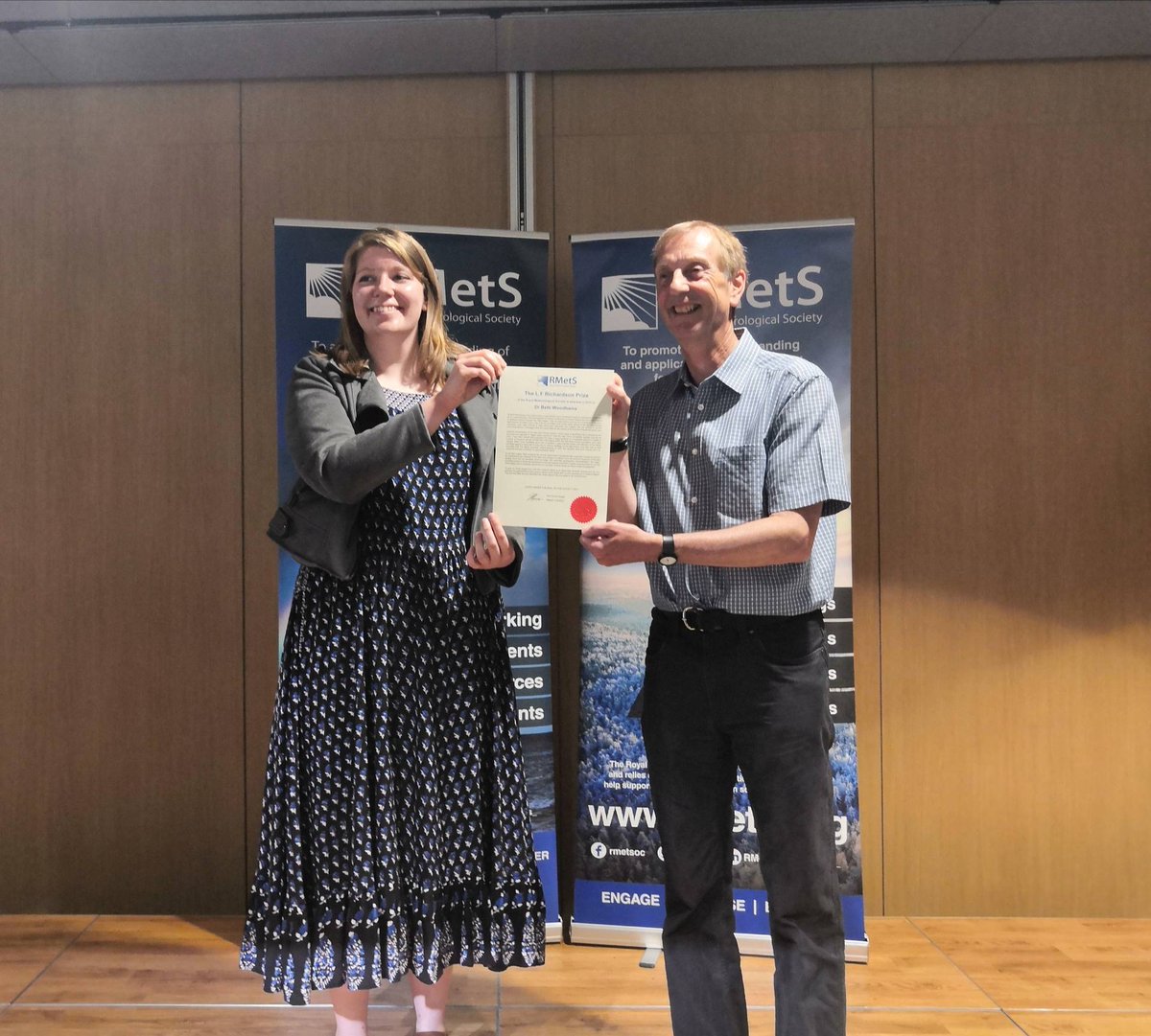 RMetS's tweet photo. 🏅Dr Beth Woodhams receives the LF Richardson Prize for her contribution to our understanding of the atmospheric processes controlling convective storms &amp; their predictability in weather forecast models

https://t.co/SZJZT1gzdY

 #RMetSAwards @weatherbeth @ICASLeeds @KITKarlsruhe https://t.co/kEDP0aijcR