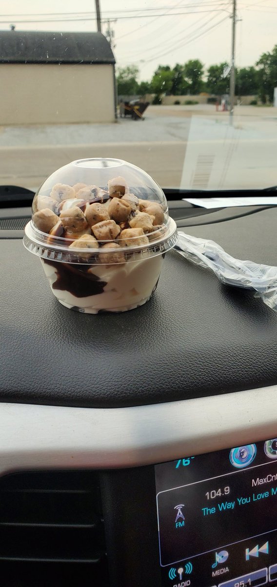 RyanHinds_EC's tweet photo. @Runza, why is the cookie dough Sunday available in York and not Seward? Is this limited run? Is this gonna be a normal item? Can I get it available at the Seward location ASAP!!! I don't need sleep I need answers!!!!!!!! https://t.co/k2e6Hj79uA