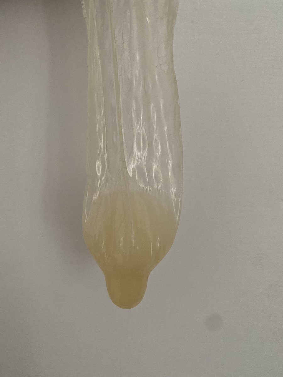 好像是第二發
這麼多😳
射在套子裡
是否過於浪費呢🤭