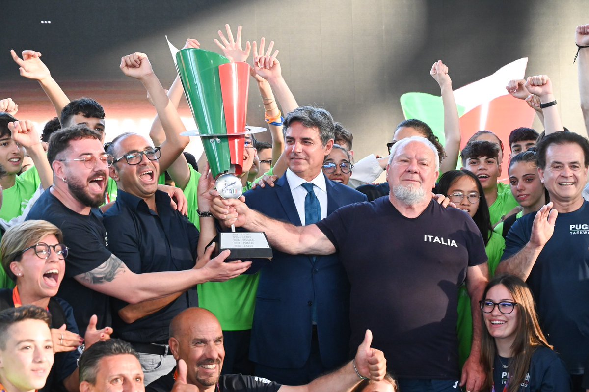 campo_mass's tweet photo. L’Olympic Dream Cup al Pietrangeli di Roma è stata meravigliosa. Complimenti al Comitato Puglia per la vittoria dell’edizione 2022 🇮🇹 e a tutti gli atleti delle selezioni regionali in gara. Il vostro entusiasmo vi guidi sempre verso i traguardi più ambiziosi! Bravi 👏🏻 #itatkd https://t.co/rdVbl8lBpL