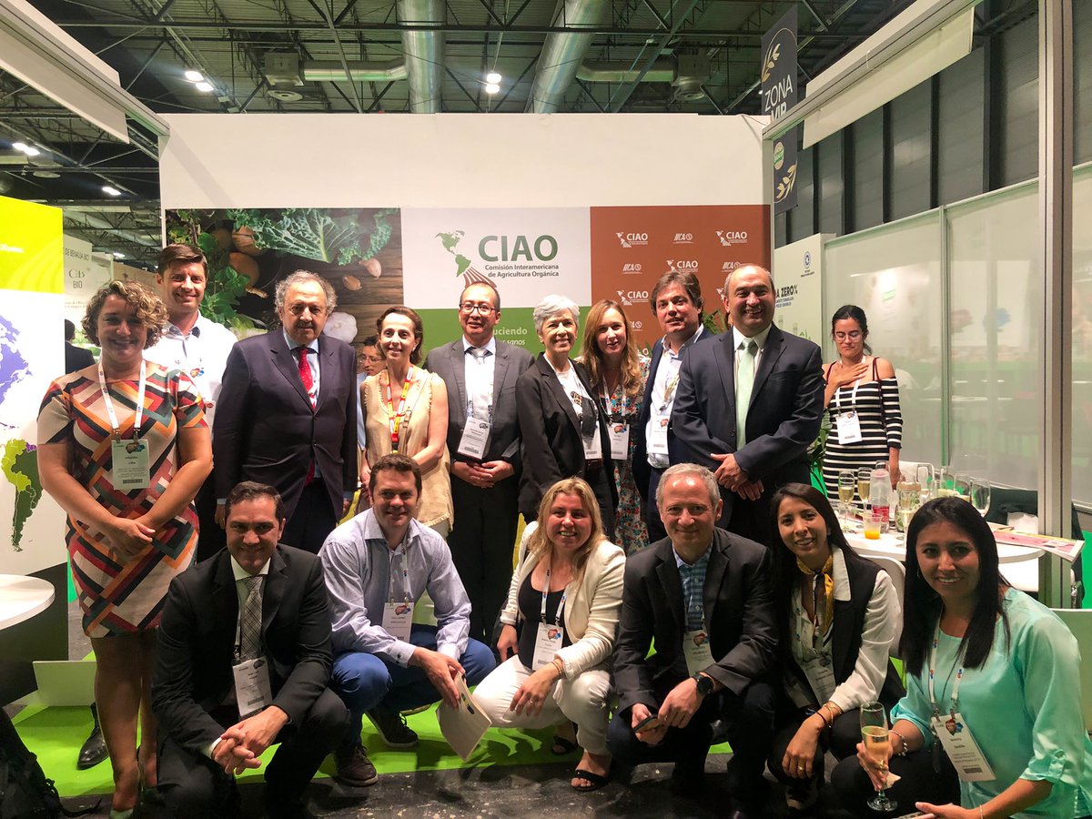 IICA_Europa's tweet photo. Estamos en la recepción que @CIAOrganico ha preparado en la @organiciberia 🙌🏽🍰🍪🍍🥑

Gracias amigos de @Ecovalia @mapagob #Intereco por acompañarnos! 🥰 https://t.co/XeXznkz4ob