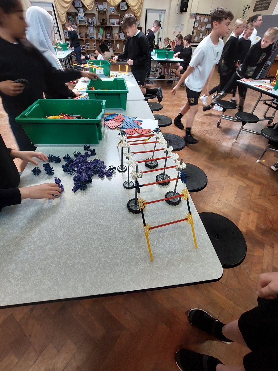 SCOS_Teresa's tweet photo. Young engineers at work building bridges.#StCathsScience #Knexchallenge https://t.co/DefUYLTSqJ