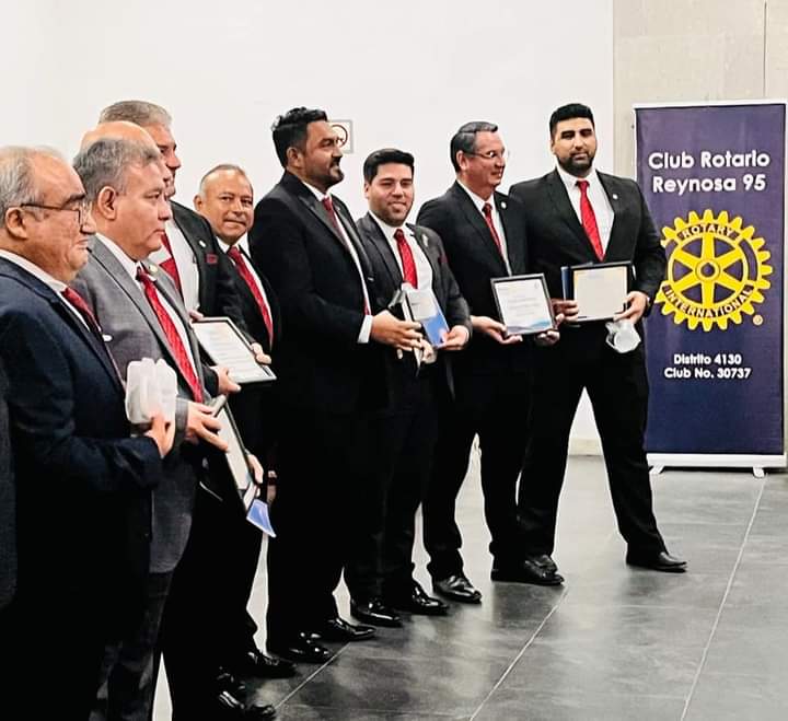 Rotario95's tweet photo. Se llevó a cabo nuestro evento de abotonamiento a los nuevos socios rotarios de nuestro club Rotario Reynosa 95, en donde estuvimos acompañados de representantes del gobernador de distrito la Dra. Yirla García y la Lic. Jennifer Castersen. 

#ServirParaCambiarVidas #Rotary https://t.co/zQNsyKmZOm