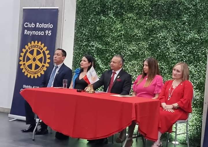 Rotario95's tweet photo. Se llevó a cabo nuestro evento de abotonamiento a los nuevos socios rotarios de nuestro club Rotario Reynosa 95, en donde estuvimos acompañados de representantes del gobernador de distrito la Dra. Yirla García y la Lic. Jennifer Castersen. 

#ServirParaCambiarVidas #Rotary https://t.co/zQNsyKmZOm