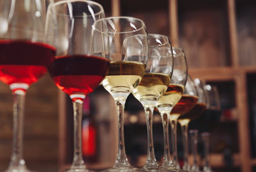 Sandras_WI's tweet photo. The wine is served, now all we need is you😉👌
.
#WinoWednesday Half-Price Wine Bottles *DINE-IN ONLY* 😋
. 
📲Order Online: https://t.co/QGg6CwmEcY
.
.
#SandrasOnThePark #WisconsinEats #WisconsinFoodie #MilwaukeeEats #ThingsToDoInMilwaukee #Wine #OrderOnline https://t.co/1hWAcixfta