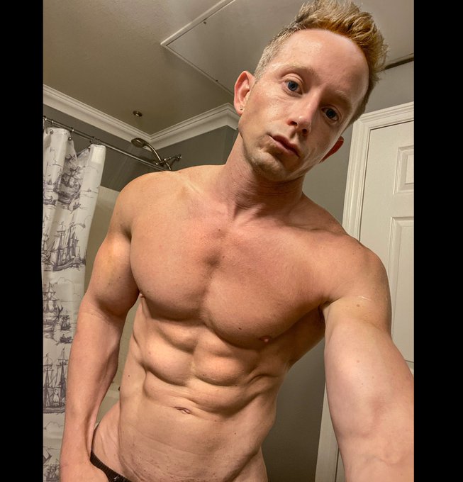 But I don&rsquo;t feel like I&rsquo;m 33 years old! https://t.co/EWbzDaAs7h<a href="/tag/moschino"class="tags"><span>#moschino</span></a>