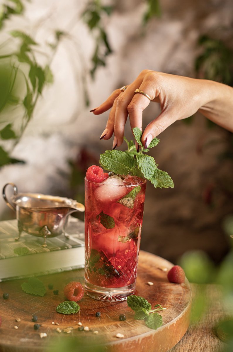 Create our Raspberry Mojito featuring our Green Lady liqueur in comfort of your own home 😍👻♥️

Full recipe here - stirlingdistillery.com/raspberry-moji…