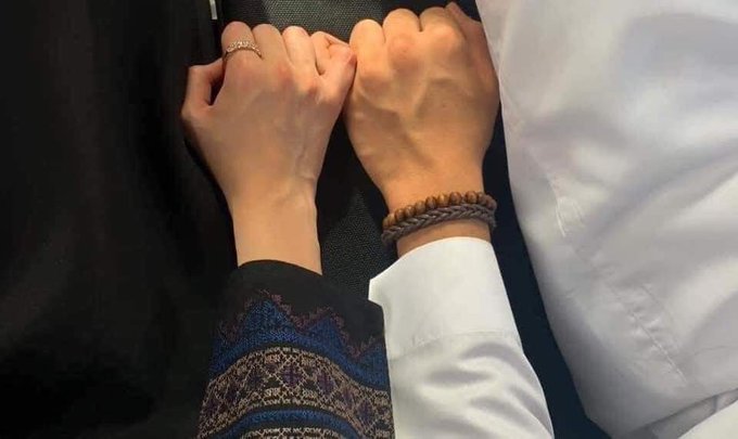 'Dünyada sevmekten güzel bir şey varsa eğer;
severken sevilmektir.''