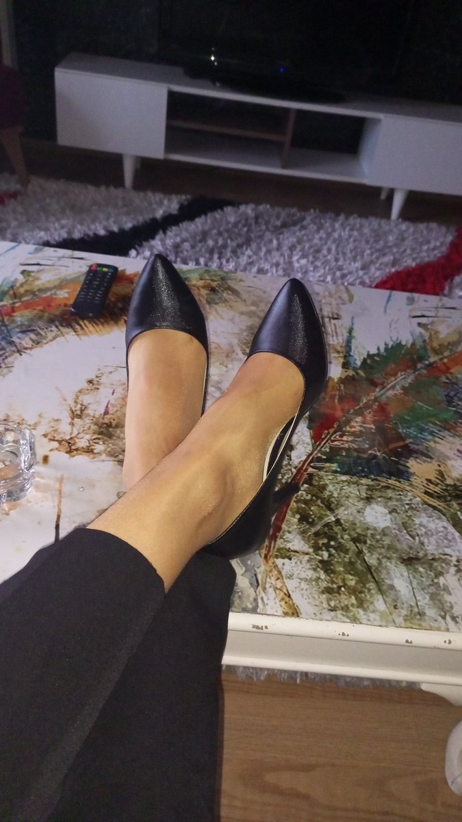 Hizmet etmen için çokta geç değil bütün sinirimi alacak köle istiyorum mazlum gibi olsun dayaktan geberteyim mesela