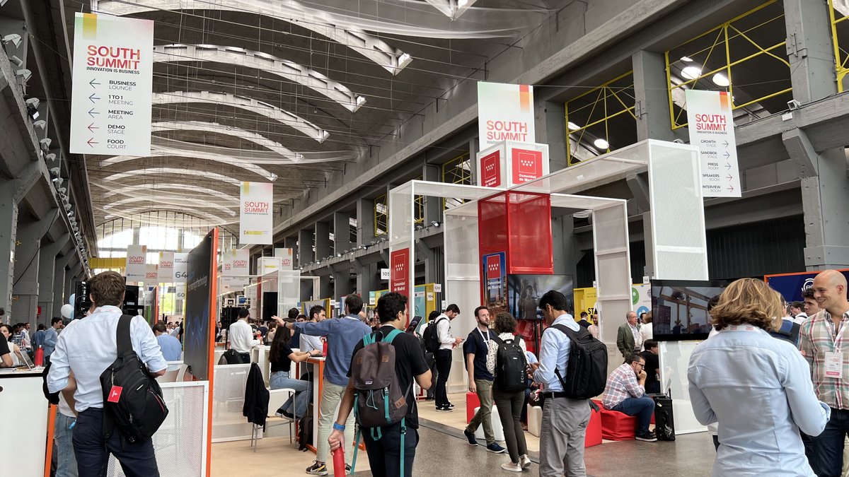 Arvision_es's tweet photo. 🙌 ¡Ya estamos en #SouthSummit22! Tres jornadas por delante en las que podrás conocer qué hacemos en #ARVision. 
💫Si te interesa la #RealidadAumentada, ¡pásate por nuestro stand, dentro del de @aemprende! 📍Stand 221 @south_summit @LaNaveMadrid https://t.co/uIuMsiJ6dK