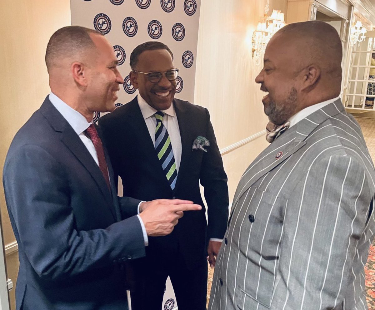 Hakeem Jeffries (@hakeemjeffries) on Twitter photo Congratulations to my good friend Congressman <a href="/DonaldPayneJr/">Congressman Donald Payne, Jr.</a> on a decisive victory in yesterday’s Democratic primary.
The people have spoken loudly and clearly about your leadership.
And D. Payne will be back in the building! Congratulations to my good friend Congressman <a href="/DonaldPayneJr/">Congressman Donald Payne, Jr.</a> on a decisive victory in yesterday’s Democratic primary.
The people have spoken loudly and clearly about your leadership.
And D. Payne will be back in the building!