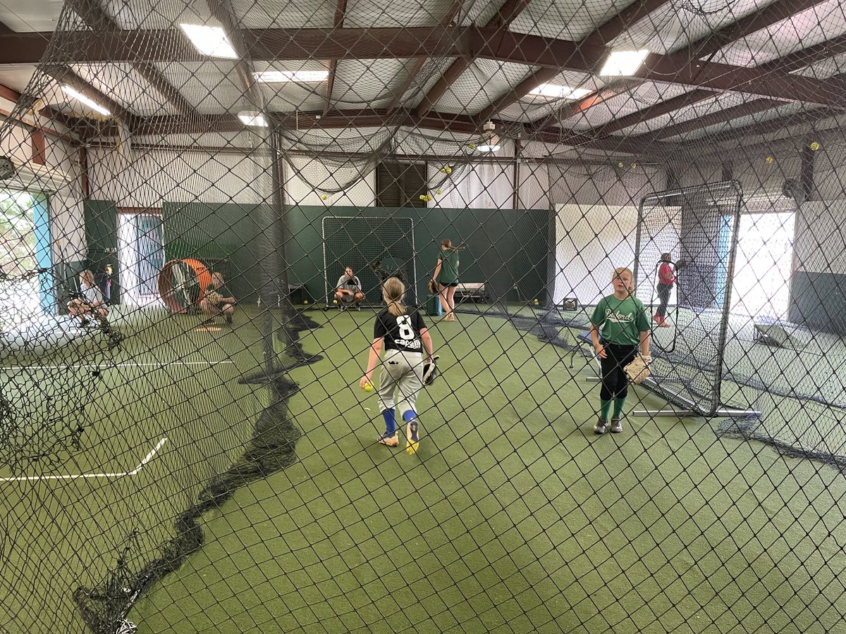 nhtsoftball's tweet photo. Current players teaching the future players. Camp week. ⁦@NTH_Athletics⁩ https://t.co/69rSoSWI4D