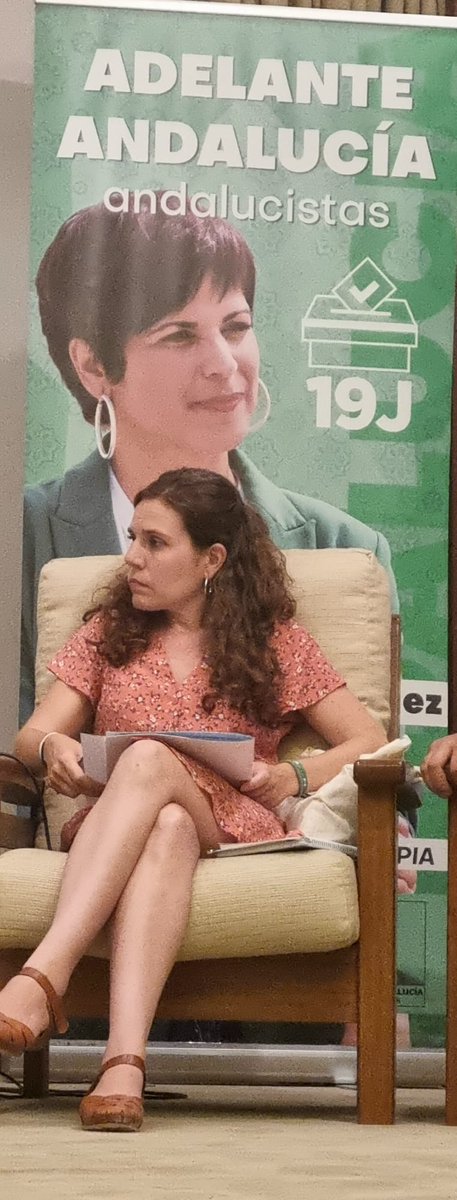 Nuestra candidata, @Ana_Villaverde_, está debatiendo sobre las medidas programáticas de <a href="/AdelanteAND/">Adelante Andalucía</a> para estas elecciones del #19J en el Colegio Mayor Albayzin. 

#VotaAdelante19J #VotaTere19J