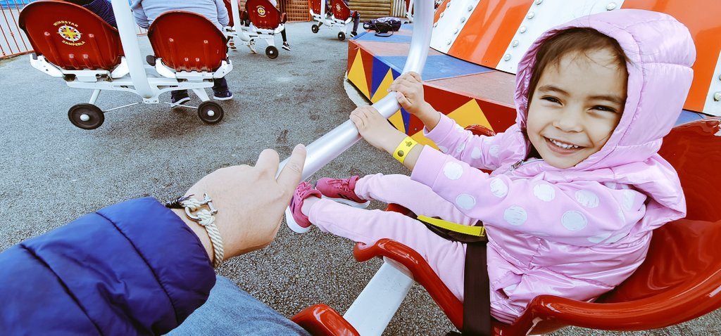 BranMarionSpain's tweet photo. A veces todo lo que necesitas es una gran sonrisa de tus seres queridos❤️🤴 #Familia #irlanda https://t.co/M4Ihv0UPtu
