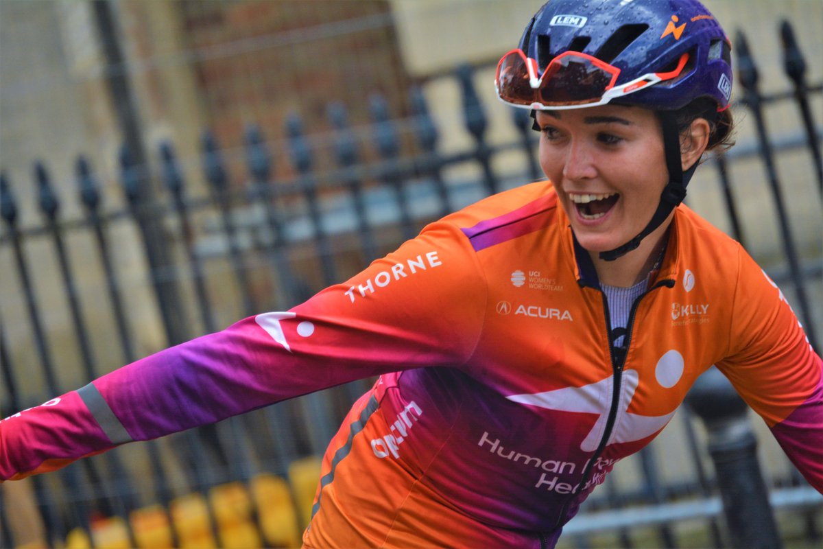 Mathew Mitchell (@matmitchell30) on Twitter photo Amongst all the many unhappy wet faces at the end of the stage was <a href="/NBuysman/">Nina Buijsman</a> looking super happy to be handing out a <a href="/HumanPwrdHealth/">Human Powered Health</a> bidon to a young fan
#womenstour Amongst all the many unhappy wet faces at the end of the stage was <a href="/NBuysman/">Nina Buijsman</a> looking super happy to be handing out a <a href="/HumanPwrdHealth/">Human Powered Health</a> bidon to a young fan
#womenstour