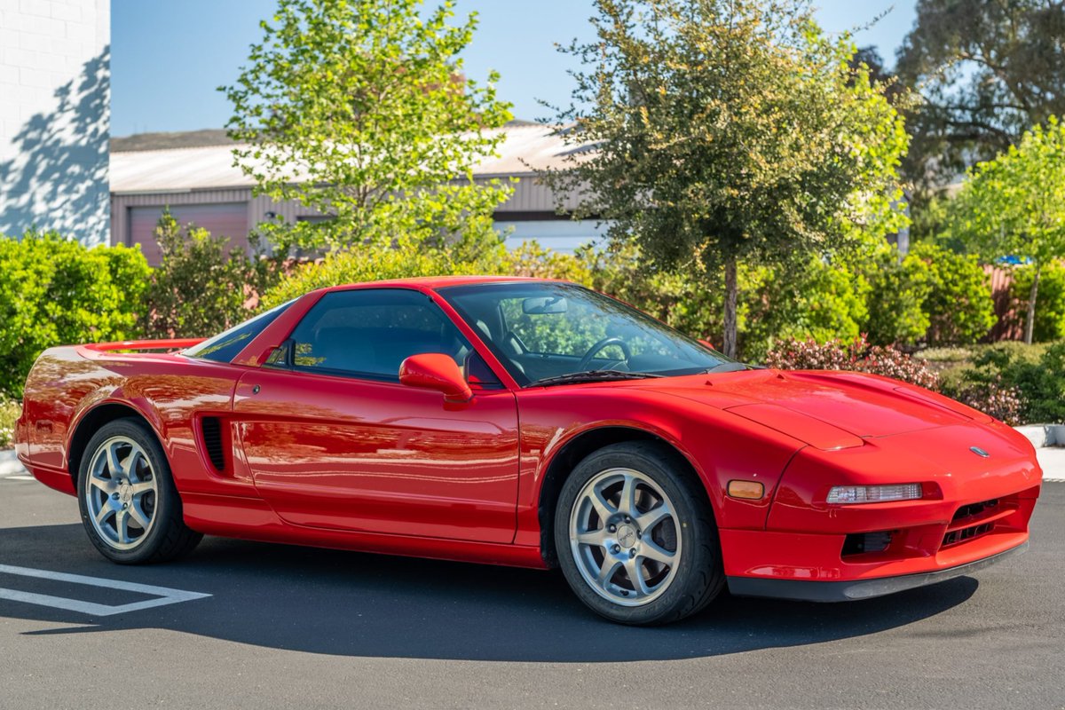 Bringatrailer's tweet photo. Sold: 1997 Acura NSX-T 6-Speed for $105,000. https://t.co/SdQfuaPS5Y https://t.co/ftEslM3v9K