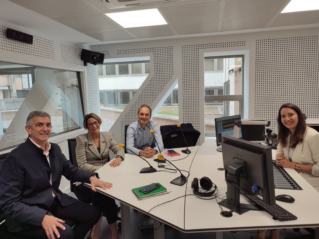 Foto de la conversación sobre talento digital hoy en la radio