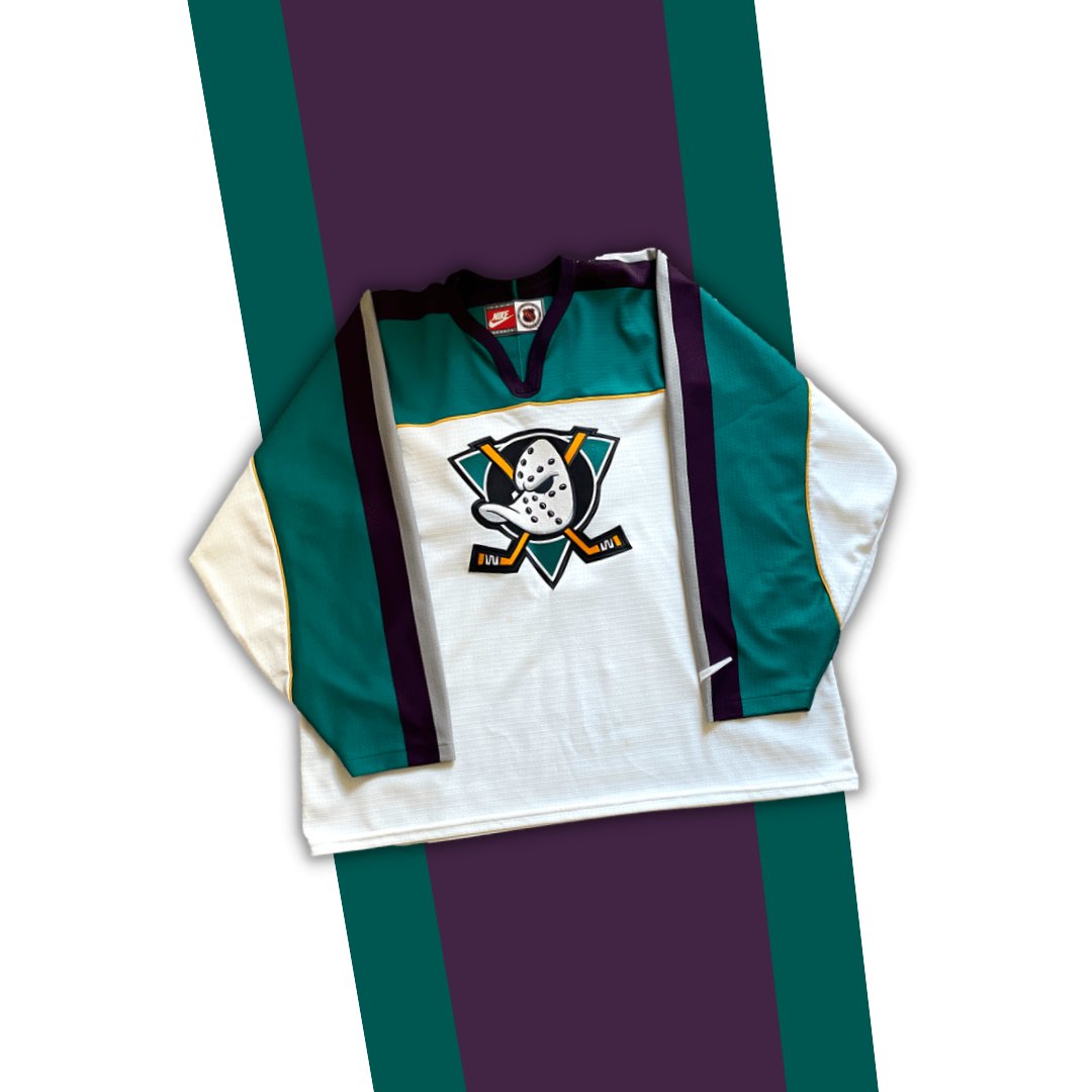 🔥  COMING SOON 🔥  

Quack. 

Everyone needs a Ducks in their collection, so here's a chance for you lovely lot. 🦆 

Size XXL - £64.99 🦆 

Dropping this Sunday @ 6PM ⏰