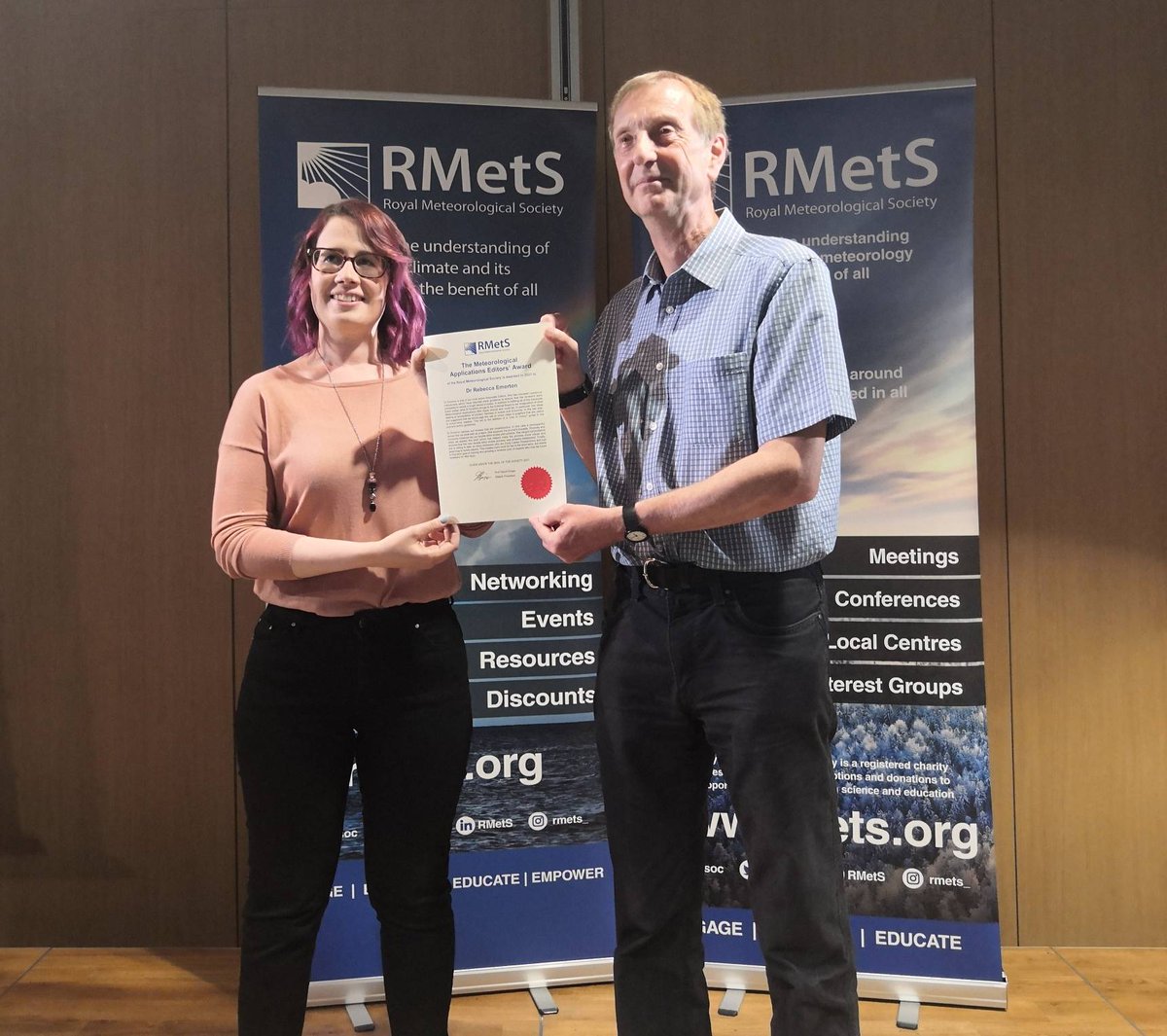 RMetS's tweet photo. 🏅 And the Meteorological Applications Editor’s Award goes to… Dr Rebecca Emerton!

This award recognises her work as one of the most active Associate Editors of the Meteorological Applications Journal

https://t.co/klAuHRUMNi

#RMetSAwards #RMetSJournals @BeccaLizE @ECMWF https://t.co/n5c80yhy4B