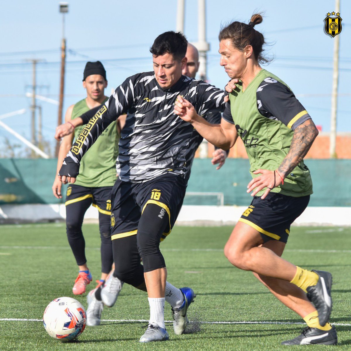 ClubMadryn's tweet photo. #PrimeraNacional ⚽️ | Luego del empate ante Riestra, el Aurinegro retomó esta mañana a las prácticas con la mente puesta en Belgrano.

Jonatan Palacio, flamante nueva incorporación, se entrenó a la par de sus nuevos compañeros.

#VamosAurinegro https://t.co/iNPx92Eys4