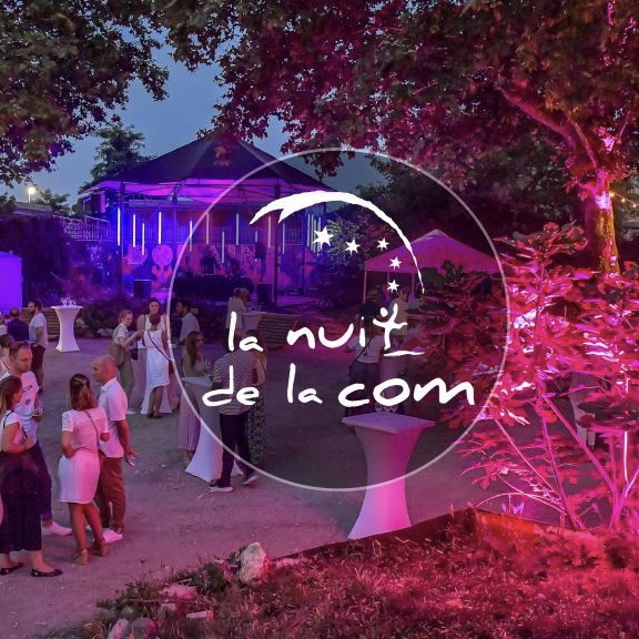 APACOMaquitaine's tweet photo. #savethedate RDV le 6 Juillet à Bordeaux pour La Nuit de la Com, LE grand rendez-vous festif de l'été de notre association !  🍹 🌇 
🎫 Retenez vite votre place => https://t.co/bjE5k0WO5P
#apacom #nuitdelacom #bordeaux #reseau #networking  #communication #event https://t.co/9HzZXlJzYE