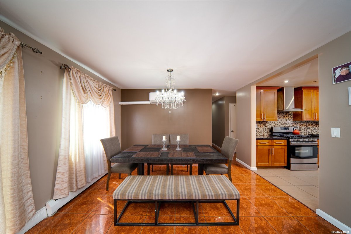 PrimeRealtyQ's tweet image. Spacious #2family home with 6 large bedrooms, 3.5 bathrooms, new roof, 4 ceiling fans, spacious closets, big yard, &amp;amp; lots of parking. Open house on Saturday @ 3-5pm &amp;amp; Sunday @ 1-3pm. #milliondollarlisting #homeinspo

📍 126-22 147 Street, Jamaica, NY 11436
📲 Sheila 917-873-2156