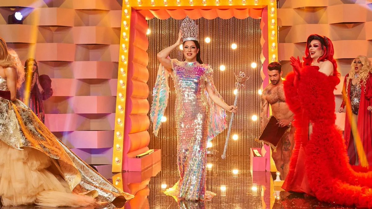 OrgullRadio's tweet photo. 🔊 @DragRaceEs ja te guanyadora!!! @LasDeslenguadas han opinat al respecte i també han xerrat sobre les polèmiques sorgides en el programa. NO S'HAN CALLAT RES!  https://t.co/epnAYcklSJ https://t.co/xMOYI3ZHND
