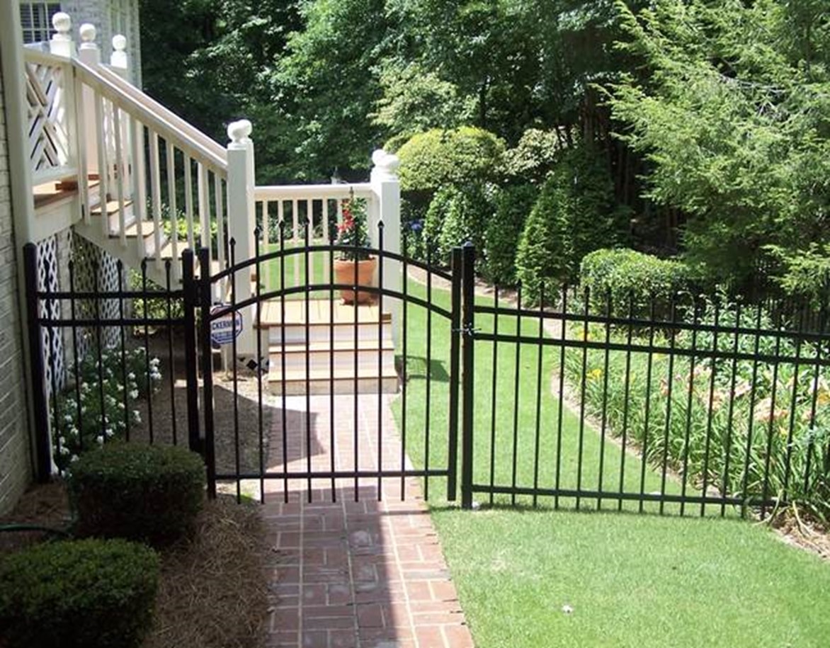 AccentFence's tweet photo. You have heard it before.  Fences make good neighbors.  Even if you have friendly neighbors, fences can be a great way to maintain a sense of separation. Once you establish clear boundaries surrounding personal spaces, it is easier to maintain peace. https://t.co/CSEH5473yu