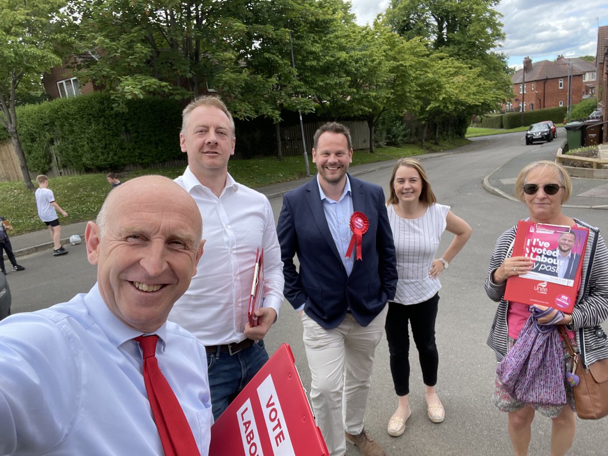 Good to be out on #LabourDoorstep in Wakefield with our great by-election candidate ⁦<a href="/simonlightwood/">Simon Lightwood MP</a>⁩
