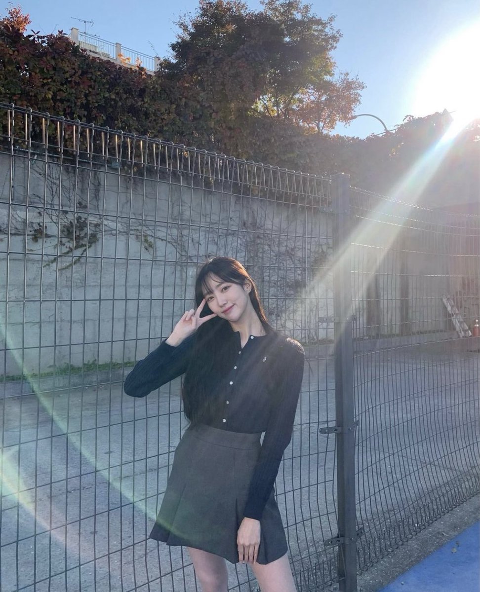 LIVFOLDERS's tweet photo. Well, it seems that RedSquare is coming backπ₯Ήπ
π
#μ±μ β’ #CHAEA β’ #λ λμ€νμ΄ β’ #REDSQUARE β’ #RSQ https://t.co/v4u1jCSakO