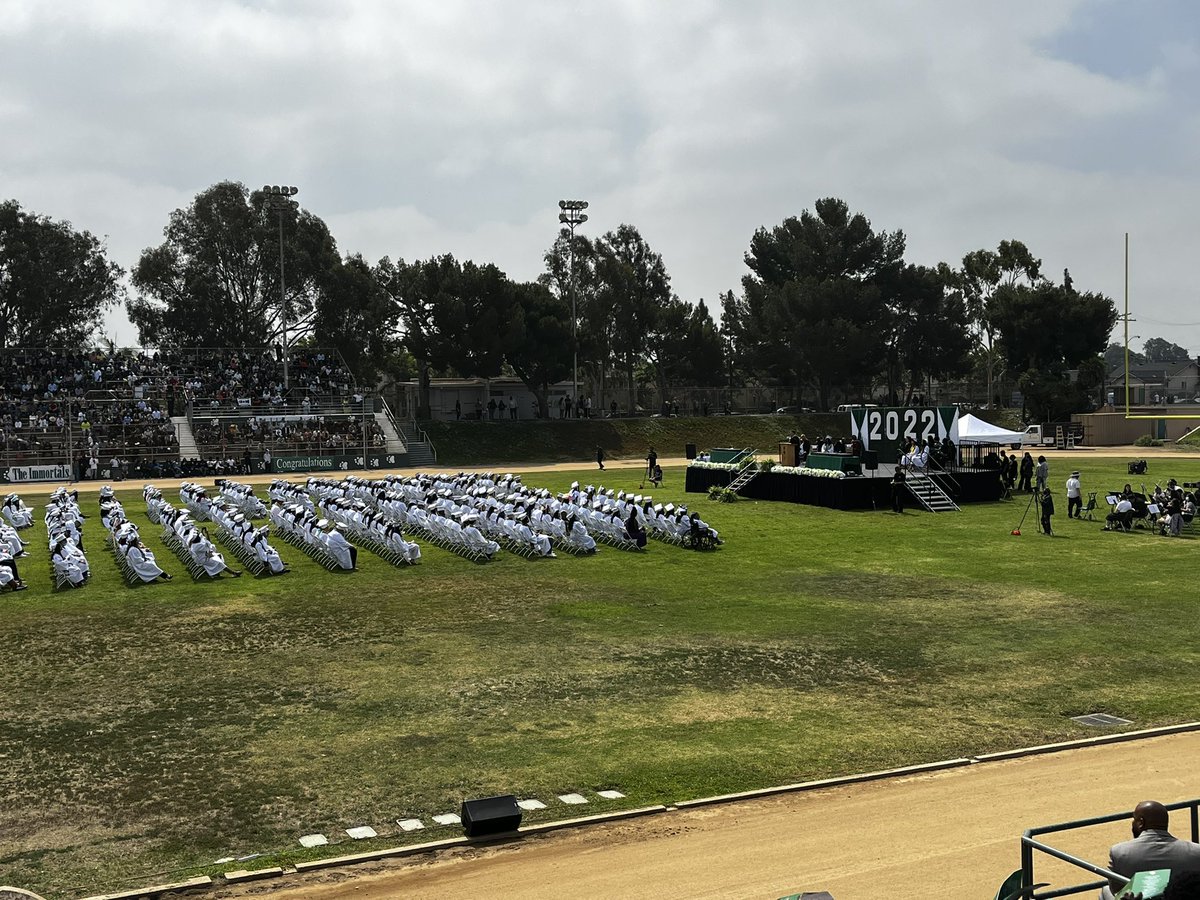 arquieta_e's tweet photo. Congratulations Gardena High School “The Immortal” graduates and all ‘22 Graduates celebrating this week !! Can’t wait to see what your future holds! https://t.co/mzIaiZIlxO