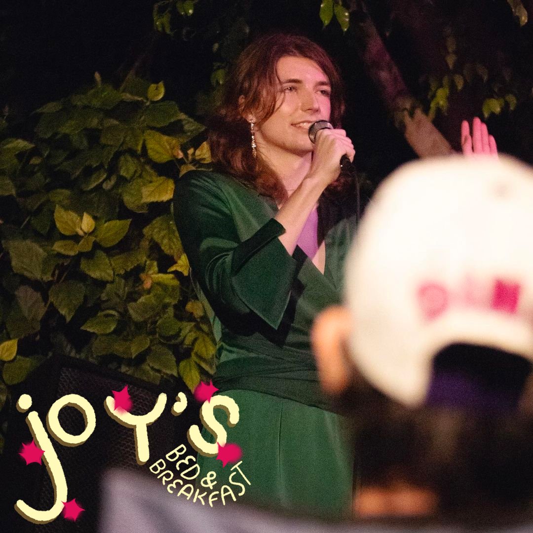 joysbnb's tweet photo. Joy's Bed &amp; Breakfast is THIS SUN 6/12 at @ElysianTheater!

💖 doors @ 6:30pm
💖 show @ 7:00pm

feat comedy from 
🧳 @natevarrone 
🧳 @_haythen 
🧳 @wheelieduncan 
🧳 @EKLeonard 

hosted by
🥚 @JessyMornerRitt 
🕴 @qveenofspain 

🎟 TIX: https://t.co/iIEHEnsNLd https://t.co/9pIRBlhJiu