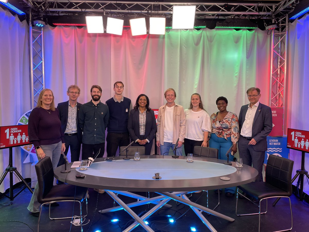 ShirleyMathoera's tweet photo. @SBI_Formaat en @WissemaGroup vandaag laatste dag van @SDGNederland traineeship! Toppers hebben de SDG doelen en medezeggenschap verbonden. Dank aan @PlanMenWFM, @DopperBottle en @robvantulder. Meer weten over SDG en medezeggenschap neem dan contact met mij op. https://t.co/ivPbqdpBuM