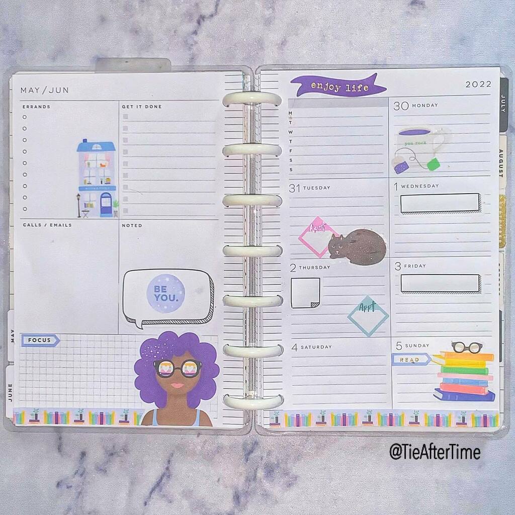 tieaftertime's tweet photo. It’s been a while, but I’m back with a new #minihappyplanner. When I saw a neutral dashboard layout, I couldn’t resist. What’s your current  #happyplanner layout format? All stickers are from the “Bookish” &amp; “Journaling” Happy planner sticker books. https://t.co/djst8wR0u0