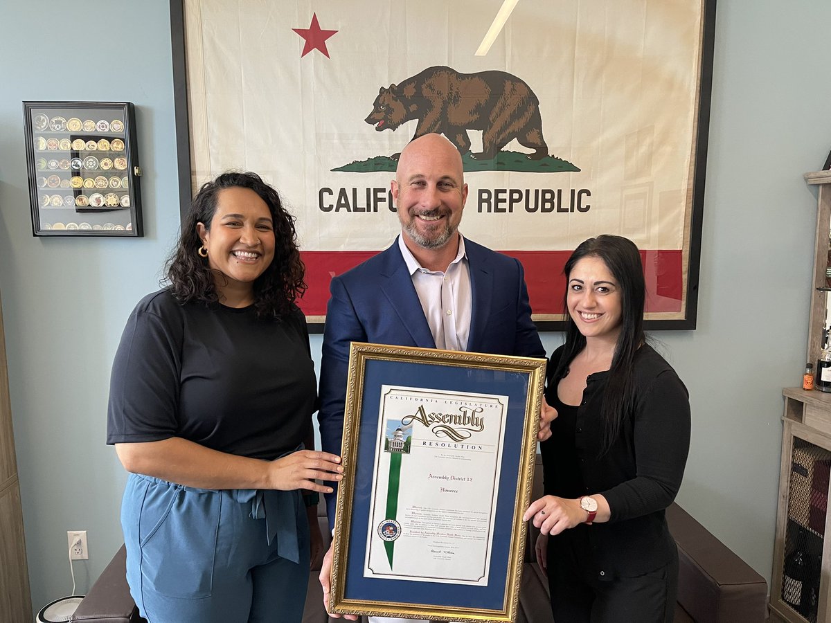 HeathFloraCA's tweet image. It was my honor to recognize @UnitedWayStan as the CA 12th Assembly District Non-Profit of the year today. United Way Stanislaus is a great facilitator for local non-profits &amp;amp; has generously supported humanitarian efforts in Ukraine this year. #CalNOTY2022 #caleg #NonprofitPower