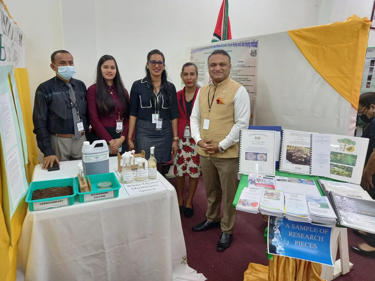 IndiainGuyana's tweet photo. HC @drkjsrini joined @uniofguyana @UGStudents VC Paloma Mahomed + scientists +@ParliamentGY Speaker Hon.Manzoor Nadir for UGIRIE Inaugural Exhibition of #Innovations Great 🇬🇾talent+enthusiasm+researchers @OTPGY @mfaguyana @dpiguyana https://t.co/xq19FGiR8F