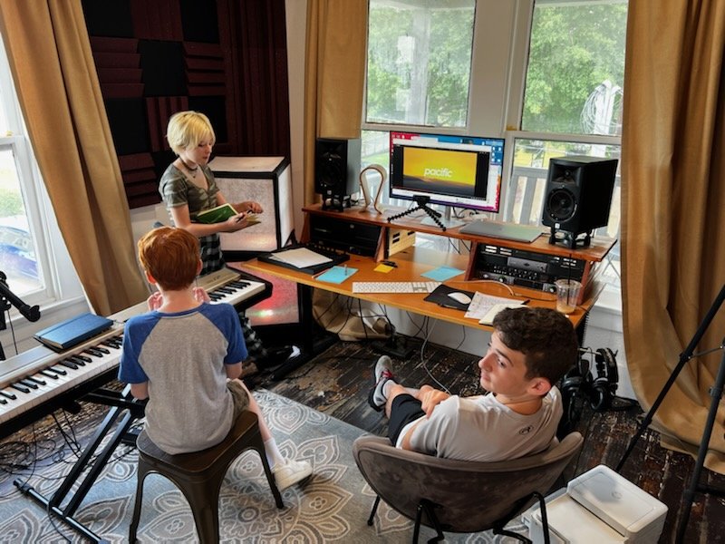 HunterBSings's tweet photo. Having so much fun at song writing camp this week. We already have 1.5 songs written! @DMMusicStudios https://t.co/BMBngABDRw