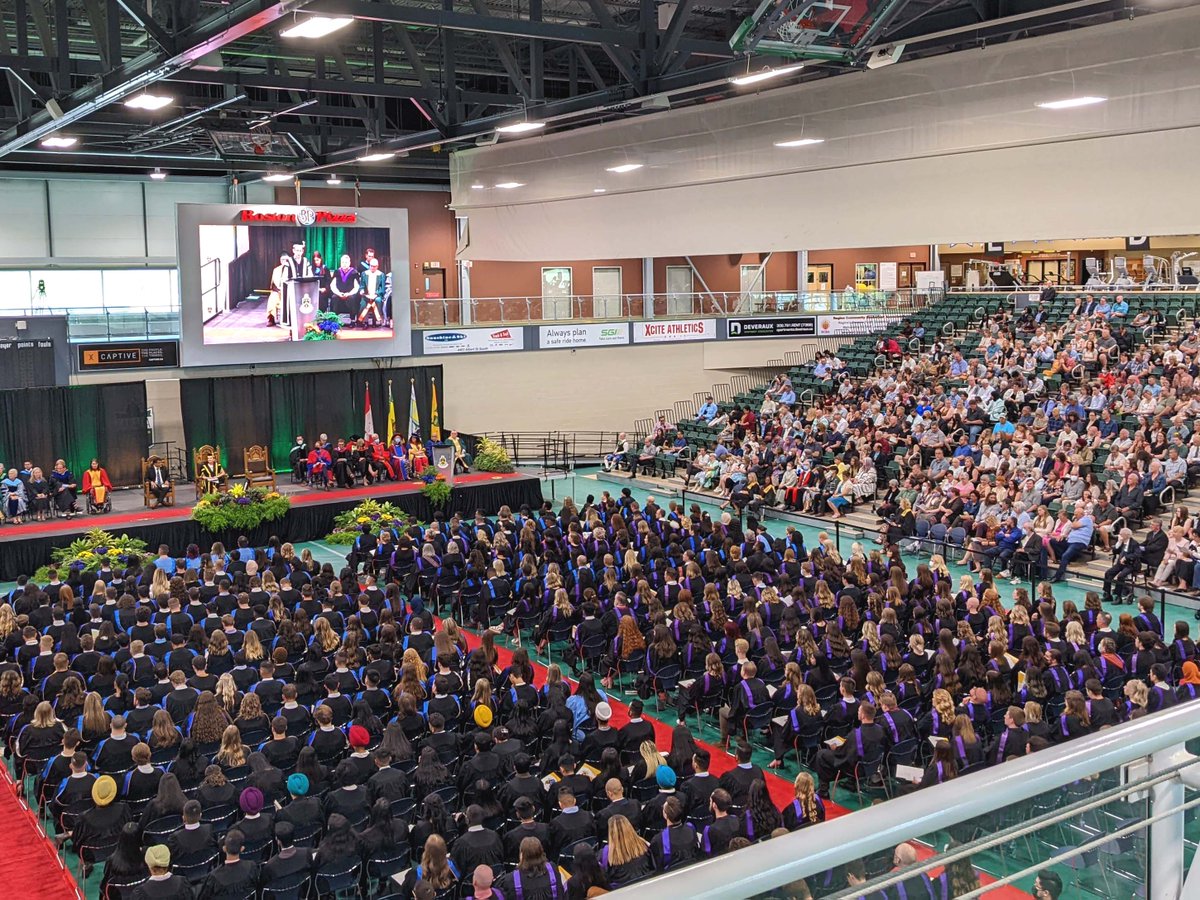 Congratulations to everyone who crossed the stage on the first day of #UofRegina 2022 Spring Convocation today!🎓

📰Check out our story on convocation and our honorary degree recipients here: bit.ly/3NFNdzp

#UofReginaGrads