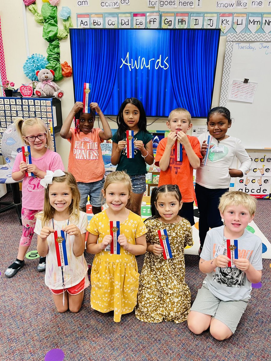 MrsAdam1010's tweet photo. Kindergarten awards! ππ½ππ½ππ½ #Kleadstheway #groWHere #WHESthrivers https://t.co/zQtcOLpy7n