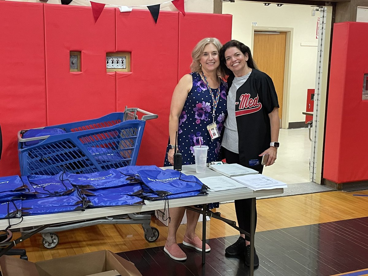 BayElementary's tweet image. Our Parent-Student Workshop is off to a great start! @pta_bay @PatMedSchools 😊