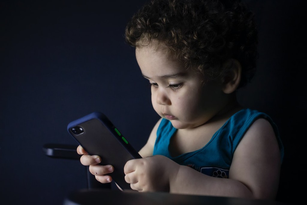 sahmplusblog's tweet image. Is Screen Time Affecting Children’s Sleep?￼
▸ bit.ly/3GPi8Xv

#Childrensscreentime #screensandsleep #ScreenAddictionAffects