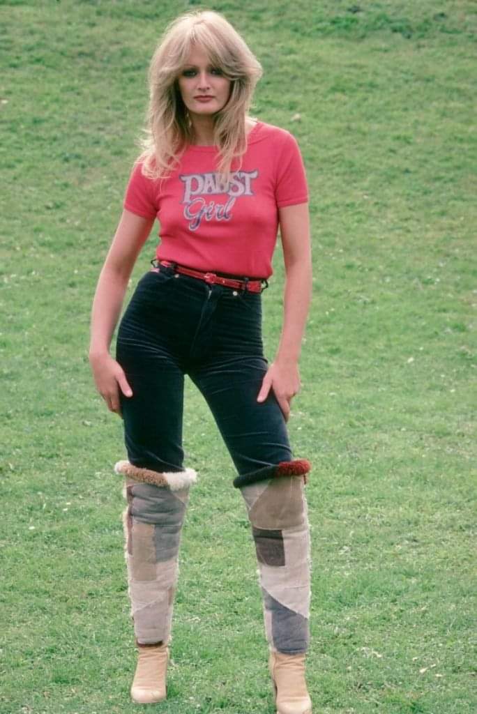 Happy Birthday to Bonnie Tyler who turns 71 today! 