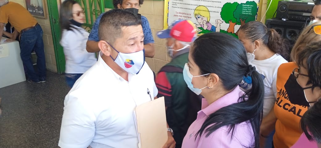 EbMonsenor's tweet photo. #Fotos Gran abordaje social medico asistencial en nuestra institución visita de la Alcaldesa de Valera @angiequintaPSUV beneficiando más de 1600 personas. Gracias a nuestro Gobernador Mayor Gerardo Marquez @MPPEDUCACION @MariiaPalomares @Gerardo4fPsuv @ZonaEduTrujillo @zaacrojo https://t.co/VFgGP6YbAH