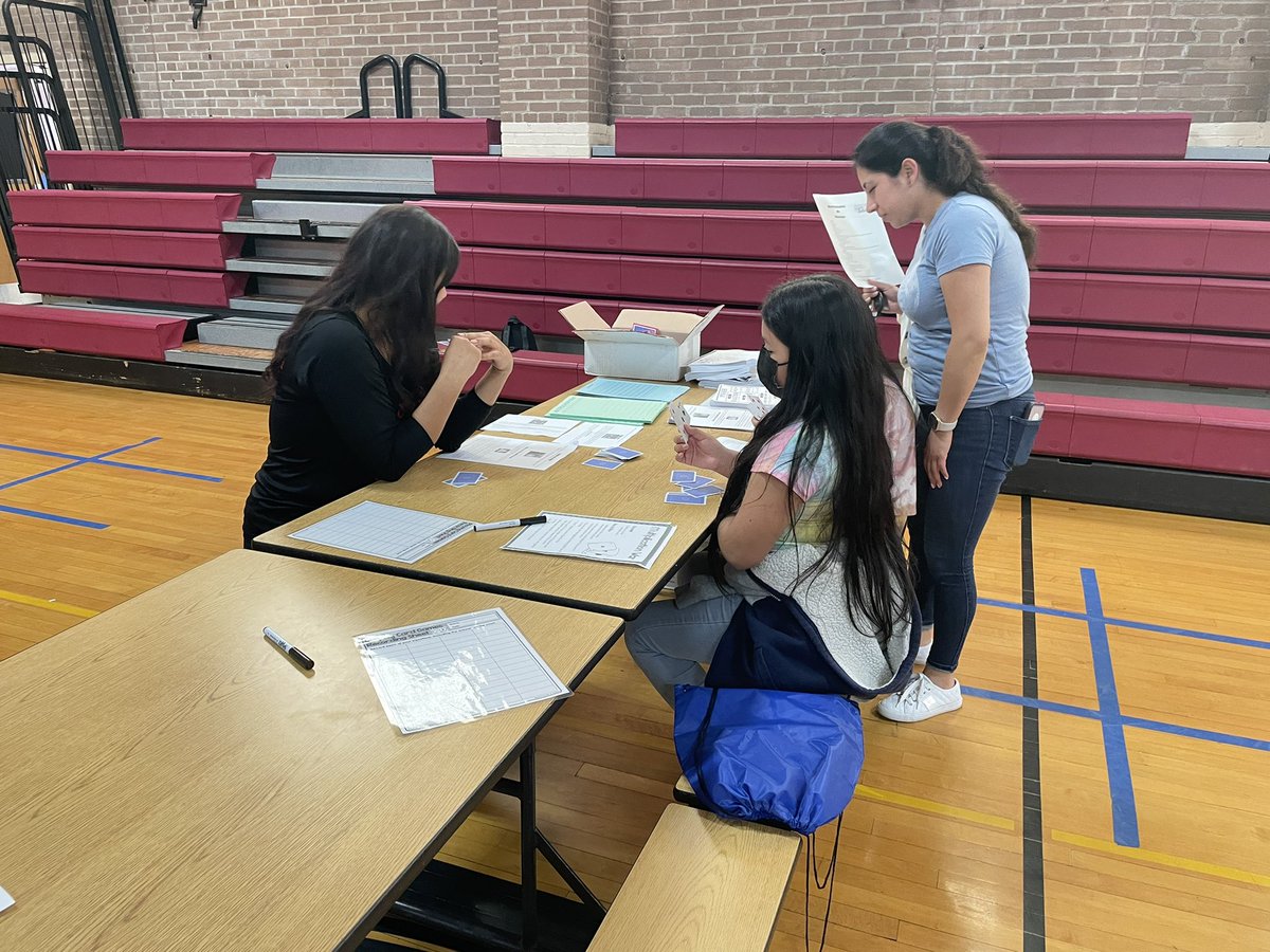 BayElementary's tweet image. 😊📚🚌💻🎒