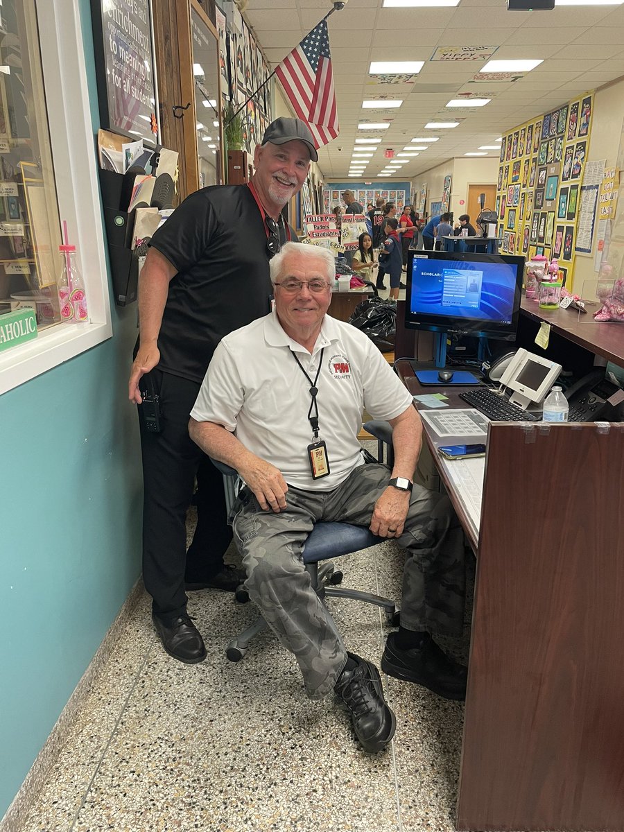 BayElementary's tweet image. 😊📚🚌💻🎒